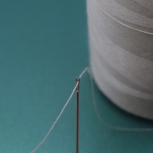 Self easy threading needles